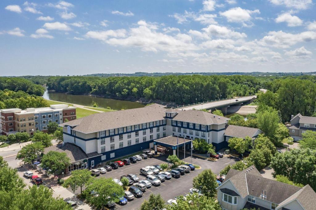 Aerial view of TownSquare Place along the Minnesota River bend