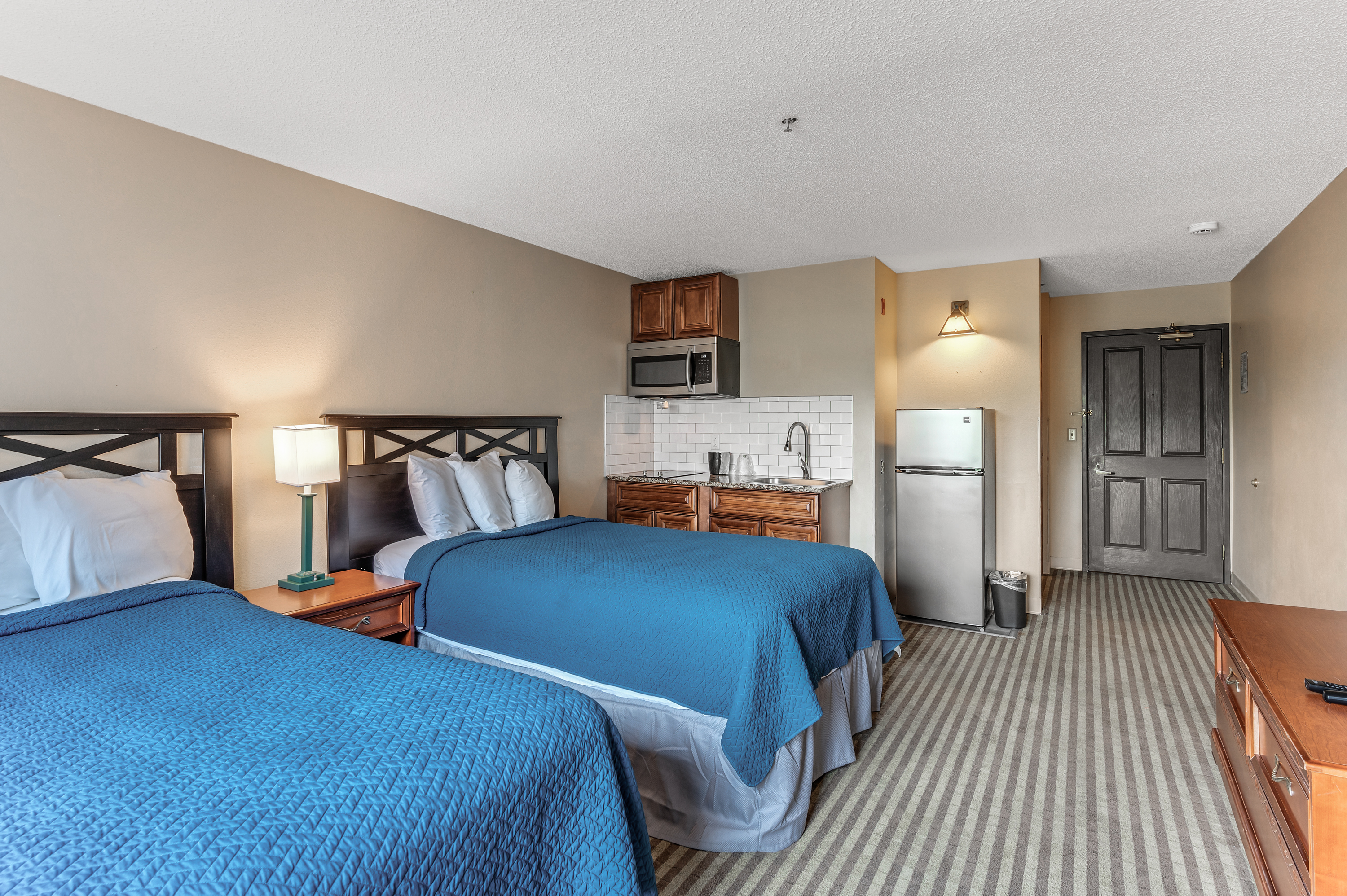 Double-queen suite with kitchenette at TownSquare Place